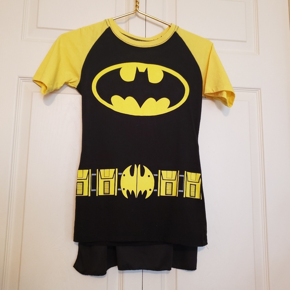 Batman Graphic Tee with Velcro Cape 🖤💛